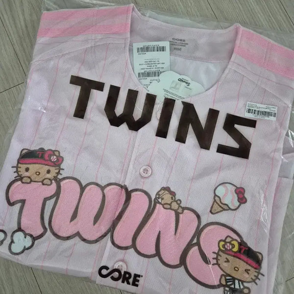 [BUNJANG] LG Twins Tanning Kitty Collaboration Jersey Size 95 (M) / (새상품) 엘지 트윈스 태닝 키티 유니폼 95(m)