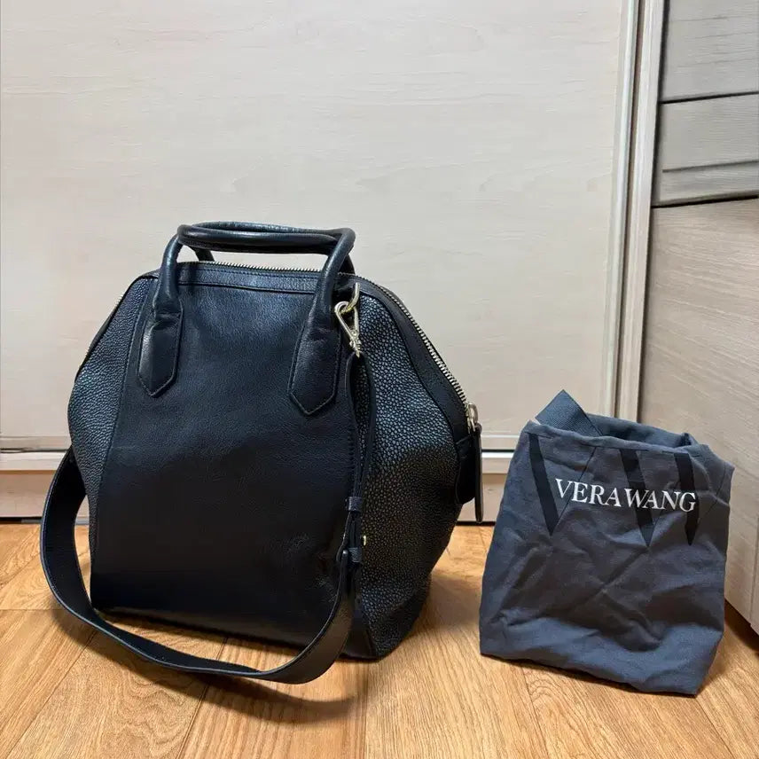 [BUNJANG] Vera Wang Hexagonal Leather Tote Bag / 베라왕 모던 레이 백