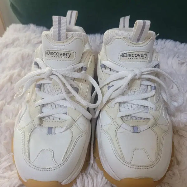 [BUNJANG] Discovery Expedition White Sneakers / 디스커버리 익스페디션 흰색 운동화