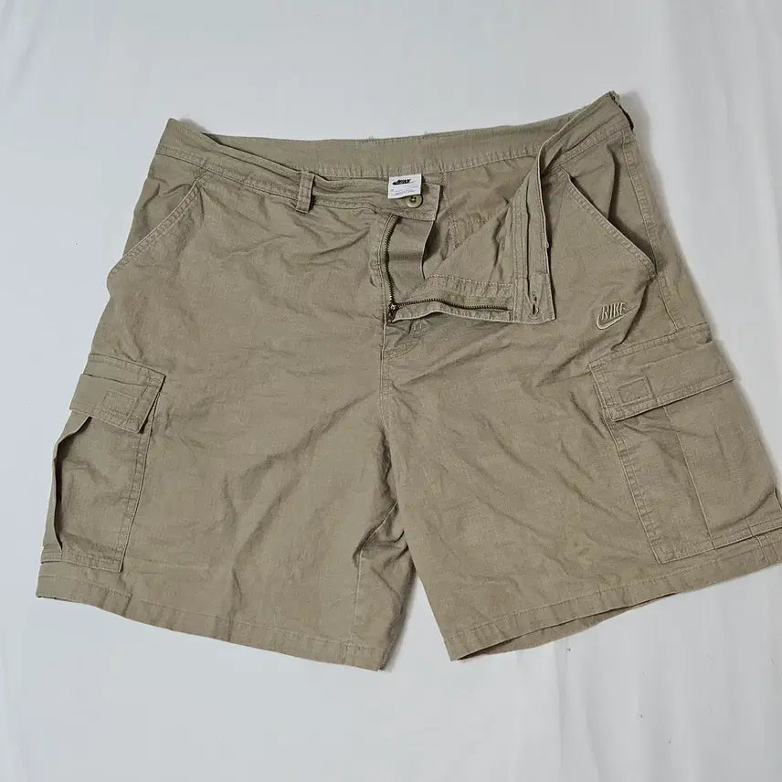 [BUNJANG] Nike New Club Woven Cargo Shorts / 나이키 신형 클럽 우븐 카고쇼츠 반바지 숏팬츠 하드 36