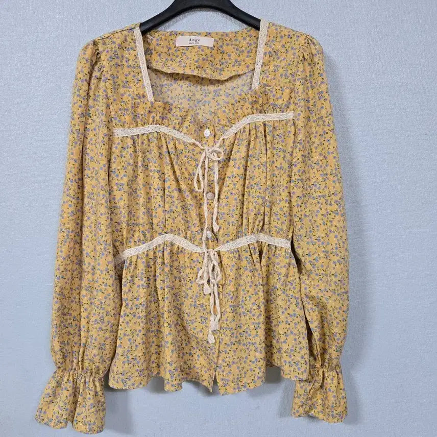 [BUNJANG] Square Neck Floral Shirring Crop Blouse / 스퀘어넥 잔꽃가라 크롭 셔링 블라우스 55~66