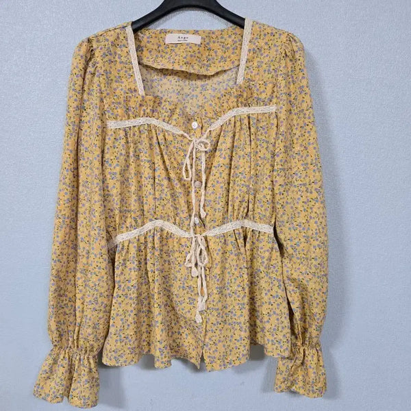 [BUNJANG] Square Neck Floral Shirring Crop Blouse / 스퀘어넥 잔꽃가라 크롭 셔링 블라우스 55~66