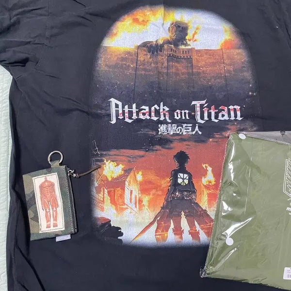 [BUNJANG] Attack on Titan Mahgrid T-Shirt (L) & Keychain & Raincoat Bundle / 진격의거인 마하그리드 티셔츠L 키링 우비 일괄