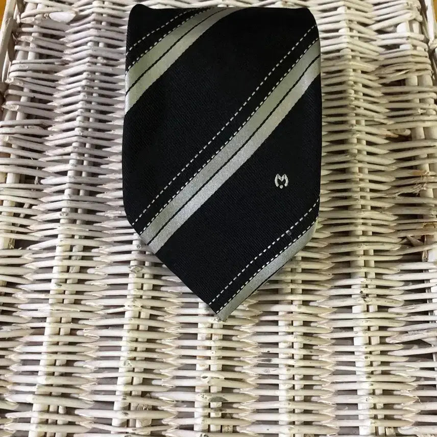 [BUNJANG] Milano Black Silver Stripe Necktie / 밀라숀 넥타이 블랙 실버 스트라이프