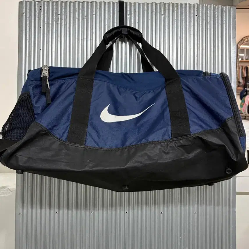 [BUNJANG] NIKE Navy Large Duffle Bag Boston Bag / [대형] NIKE 나이키 네이비 더플백 보스턴백 2.9