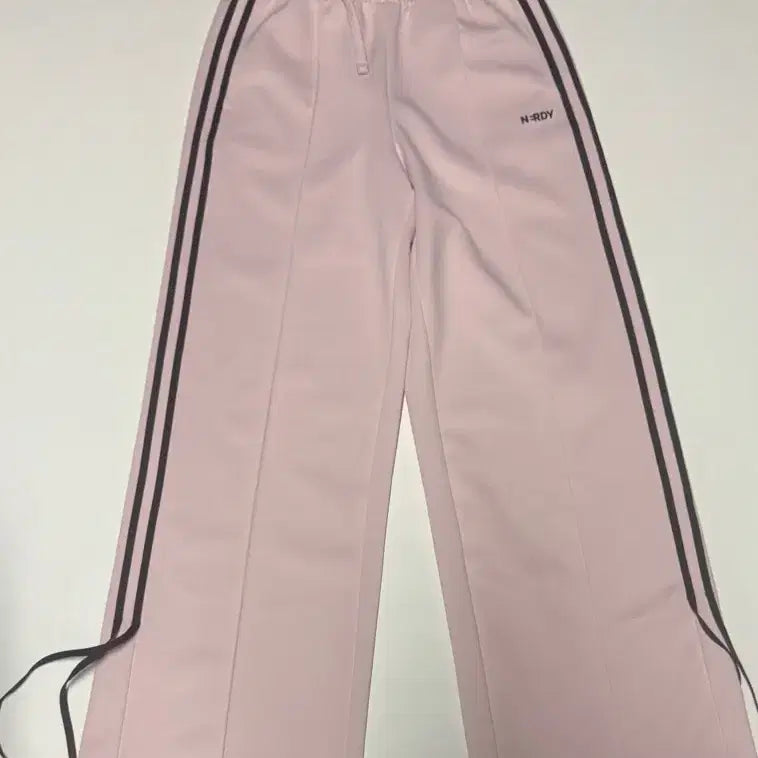 [BUNJANG] Nerdy 24 Strawberry Milk Ribbon Track Pants (S) / 여성 널디 NERDY 24년도 딸기우유 트레이닝 리본 트랙팬츠 s