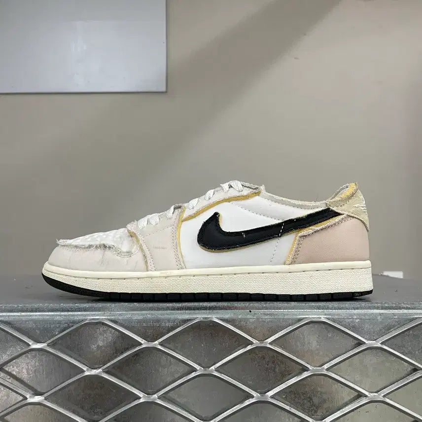 [BUNJANG] Nike Air Jordan 1 Low White Coconut Milk (260mm) / 나이키 조던1 로우 화이트 앤 코코넛 밀크 260
