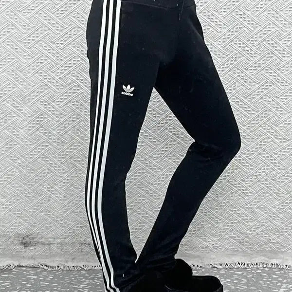 [BUNJANG] Adidas Europa Track Pants Retro Sporty Slim Fit Size 85 / 아디다스 레트로 스포티 딱붙핏 유로파 트랙팬츠 85 C12850
