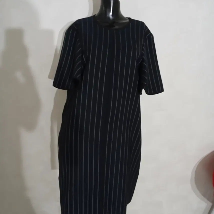 [BUNJANG] Victoria Beckham Ruffled Sleeve Dress Navy / Victoria Beckham 빅토리아베컴 러플 소매 원피스 66~77