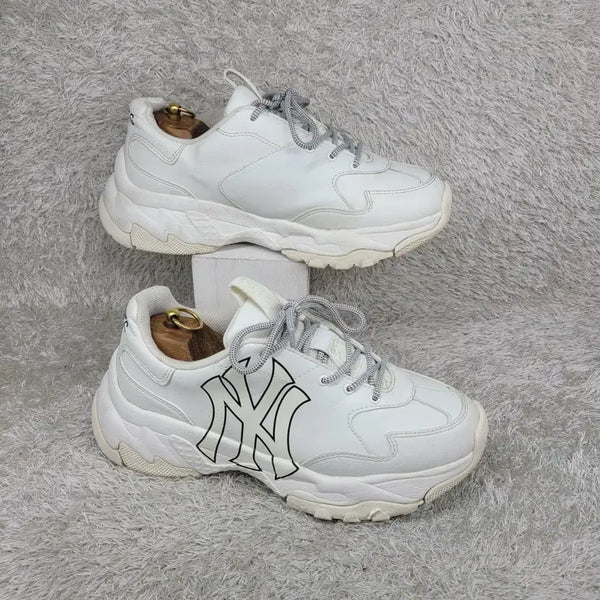 [BUNJANG] MLB New York Yankees Logo Sneakers White / 구제짱짱맨 270 MLB 뉴욕 양키스 로고 스니커즈 화이트