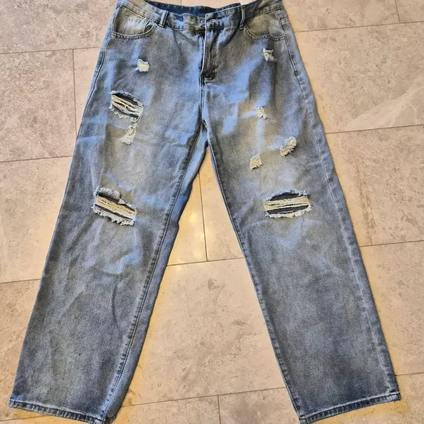 [BUNJANG] Light Blue Distressed Loose Fit Jeans - Size 38 / 연청 찢청 38 새제품