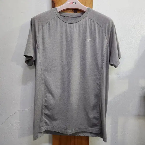 [BUNJANG] Skechers Round Neck Short Sleeve T-Shirt (Size 110) / 스케쳐스 반팔 라운드티(110)