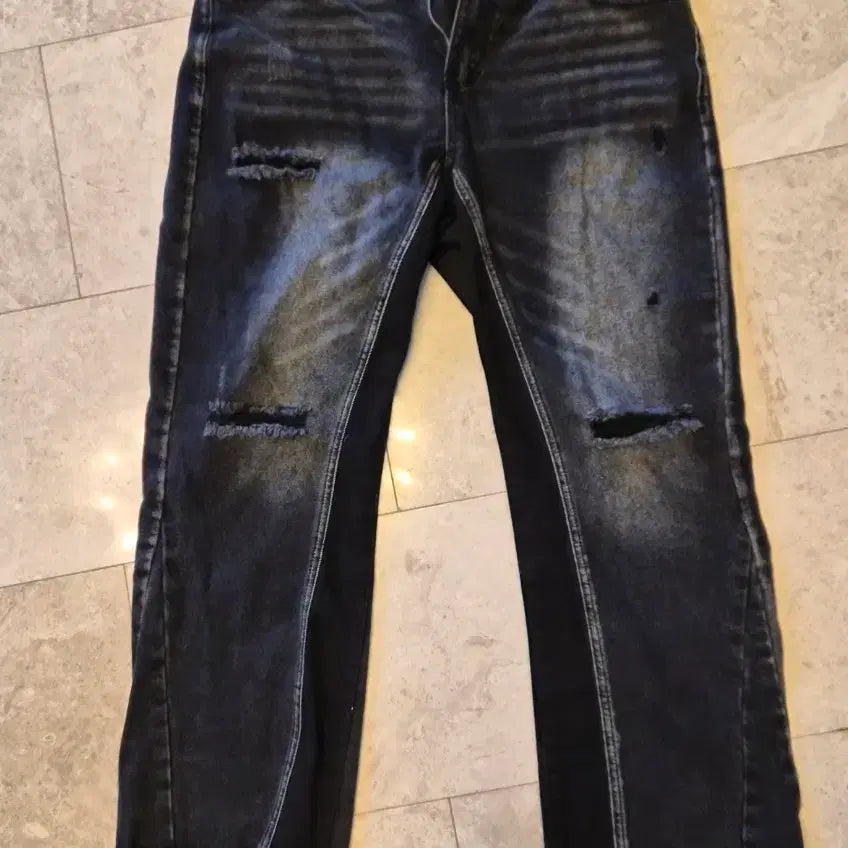 [BUNJANG] Black Washed Ripped Bootcut Jeans (Size 38) / 흑청 찢청 38 새제품