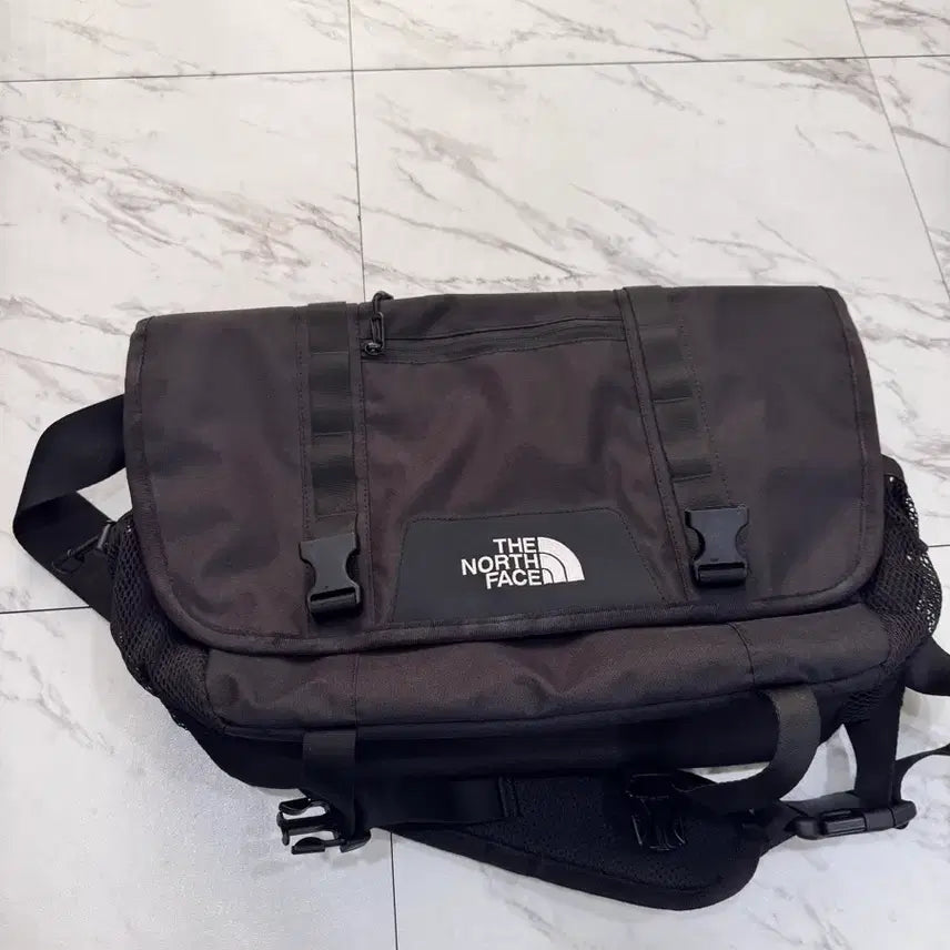 [BUNJANG] The North Face Big Shot Messenger Bag Black / 거의새거) 노스페이스 NN2PQ10A 빅샷 메신저백 블랙