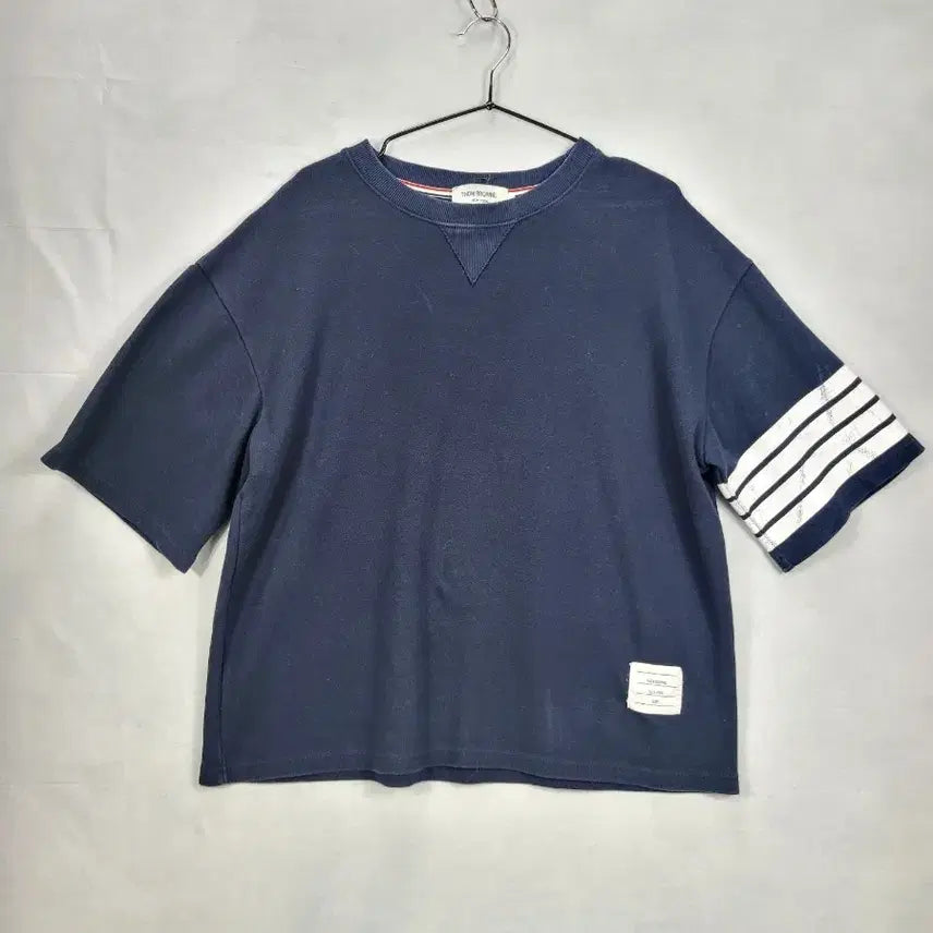 [BUNJANG] Thom Browne Navy Four-Bar Armband T-Shirt / 톰브라운 네이비 4선 완장 반팔 티셔츠