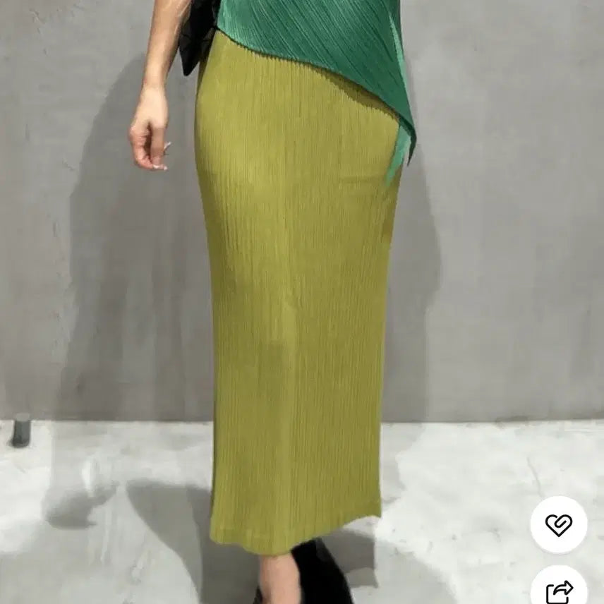 [BUNJANG] Issey Miyake Hatching Skirt Olive / 이세이미야케 해칭 스커트 올리브 컬러