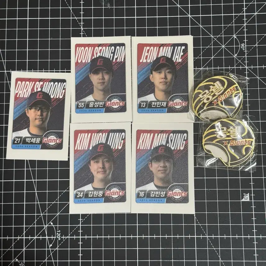 [BUNJANG] Lotte Giants Mongshell Badge Set - Park Se Woong, Jeon Min Jae, Kim Won Joong, Kim Min Sung, Yoon Sung Bin / 롯데 자이언츠 몽쉘 뱃지 박세웅 전민재 김원중 김민성 윤성빈 띠부씰