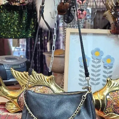 [BUNJANG] Coach Leather Chain Shoulder Bag Black / 코치 가죽 체인 숄더백 블랙