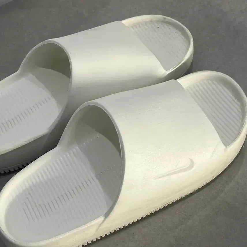 [BUNJANG] Nike Calm Slide Sandals White / 나이키 캄 슬라이드 슬리퍼 235-240