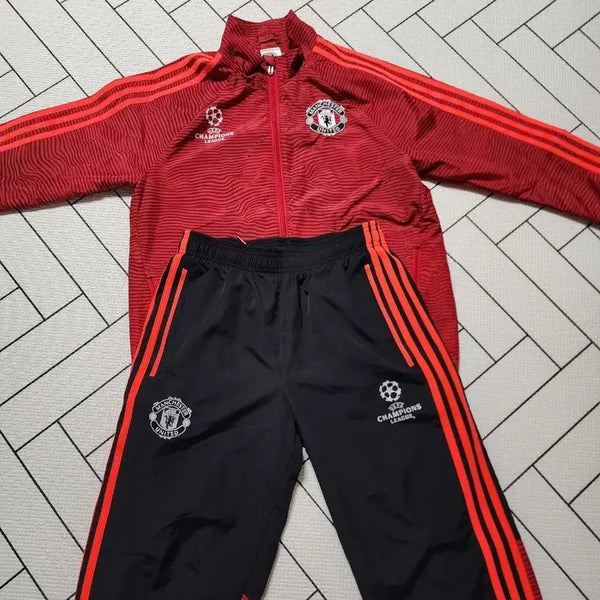 [BUNJANG] Manchester United Windbreaker Tracksuit Set Size 79 / 맨체스터유나이티드바람막이세트(79)