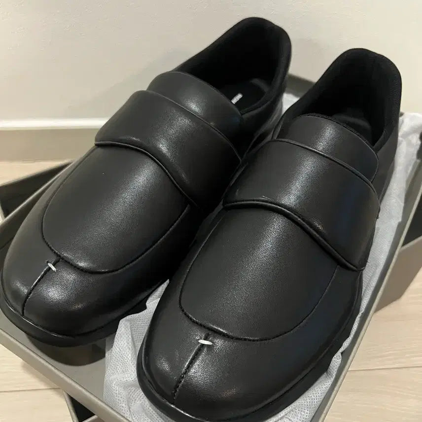 [BUNJANG] Romantic Move Padded Loafers R26M152 Black Size 280 / [로맨틱무브] 패디드 로퍼 R26M152_블랙/280