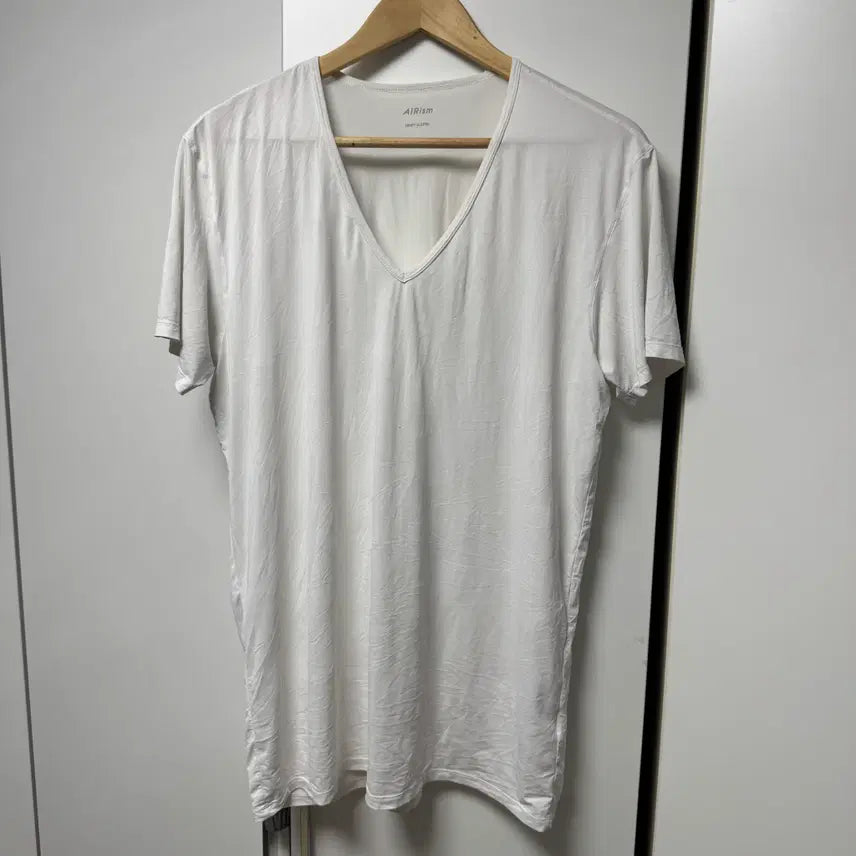 [BUNJANG] Uniqlo Airism V-Neck T-Shirt White / 유니클로 에어리즘 V넥 반팔 화이트 스파오 쿨테크 XL 사이즈 팝니다