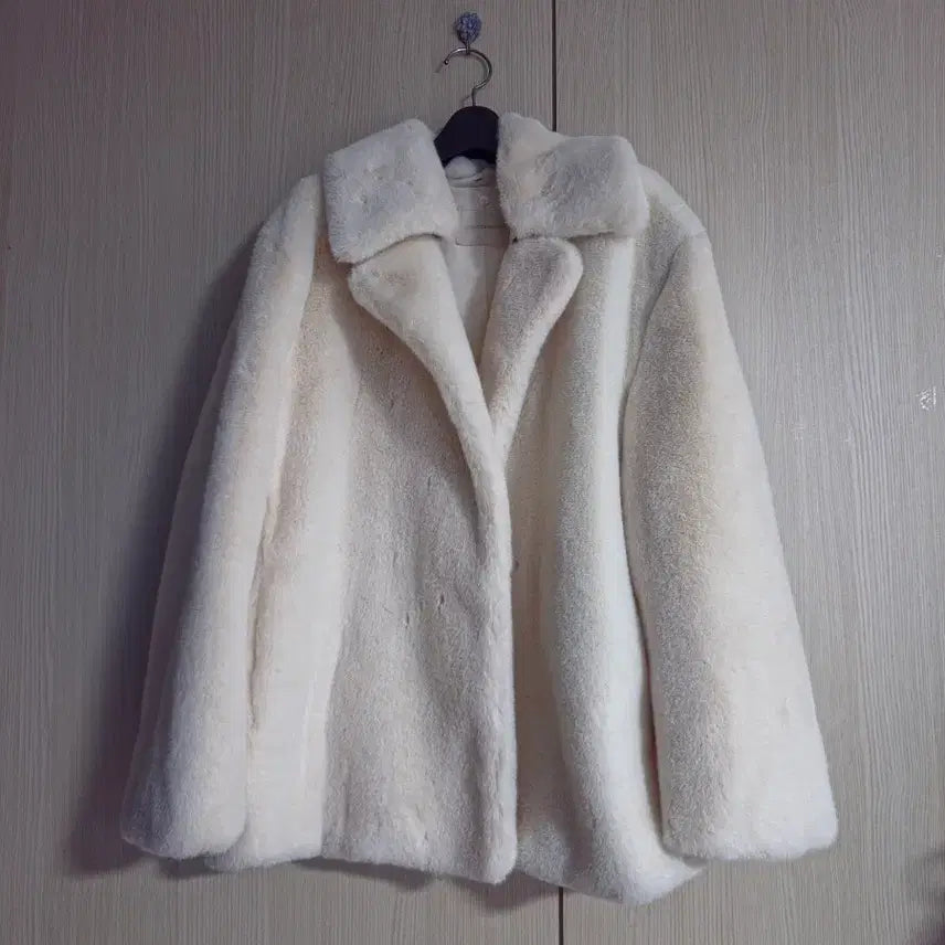 [BUNJANG] Muybien Ivory Faux Fur Jacket Size 77 / MUYBIEN 아이보리색 털자켓 77사이즈 전후