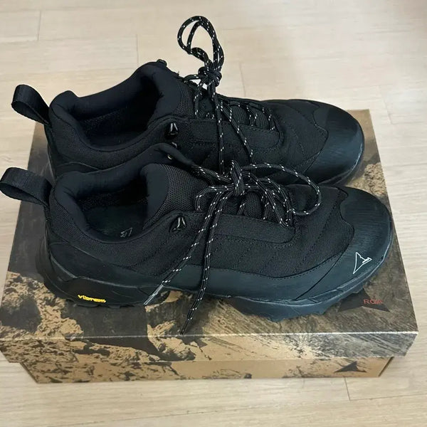 [BUNJANG] Roa Hiking Katarina Boots Black 280 / 로아 하이킹 카타리나 블랙 280 43