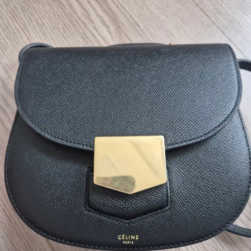 [BUNJANG] Black Gold Shoulder Bag / 블랙 금장 숄더백