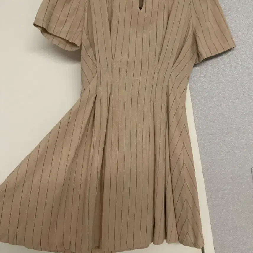 [BUNJANG] Beige Stripe Pintuck Wrap Dress / 베이지색 스트라이프 핀탁 랩 원피스
