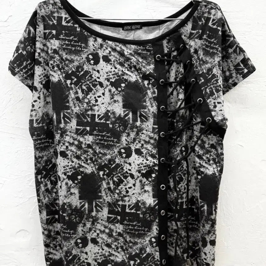 [BUNJANG] Punk Asymmetrical Eyelet Short-Sleeve T-Shirt / 펑크 언발 아일렛 반팔