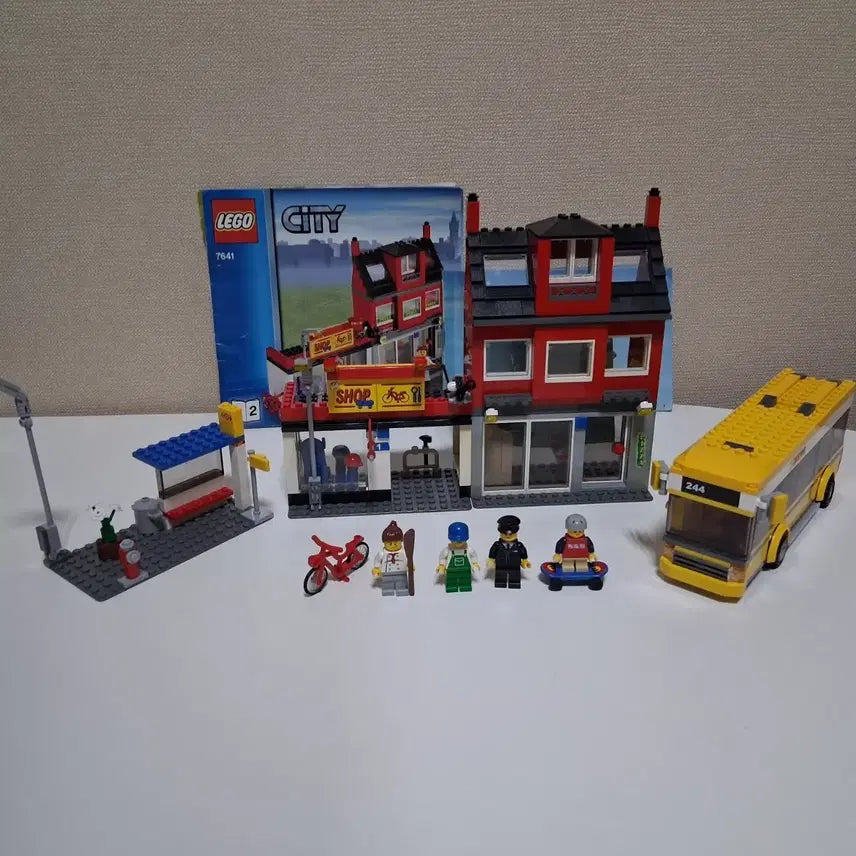 [BUNJANG] LEGO City 7641 Shop & Bus Set / 레고 시티 7641 상점 버스 포함