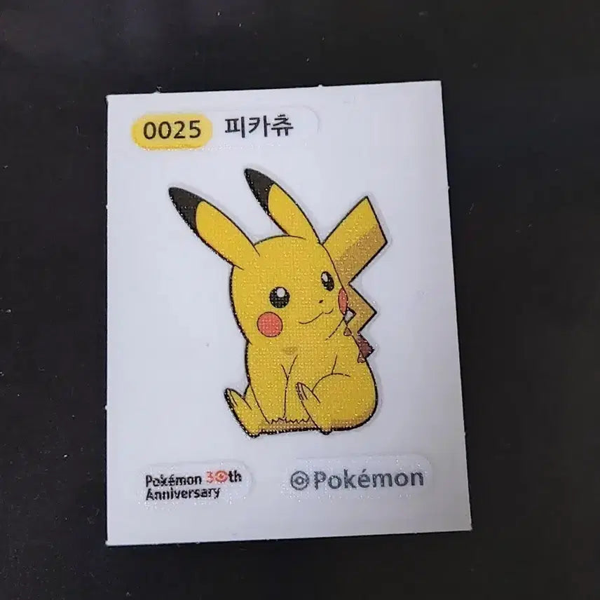 [BUNJANG] Pokemon Pikachu 30th Anniversary Badge #25 / 포켓몬스터 피카츄 30주년 기념 뱃지 25번