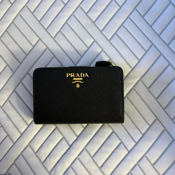 [BUNJANG] Prada Metal Logo Bifold Wallet / 프라다 메탈로고 반지갑 (상태최상)