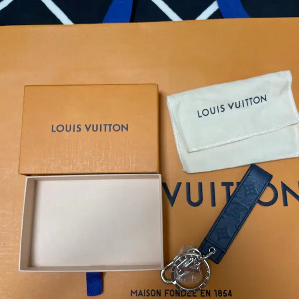 [BUNJANG] Louis Vuitton Shadow Keyring Navy / 루이비통 쉐도우 키링 네이비