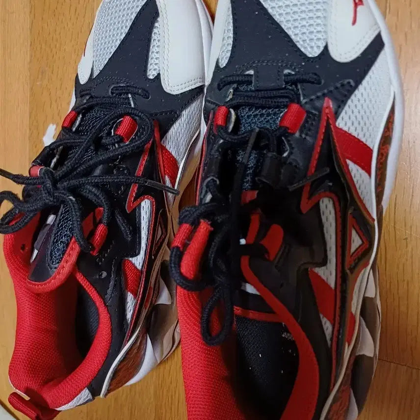 [BUNJANG] Mizuno Running Shoes Black/White/Red 275 / 미즈노 운동화 검흰빨 275 배구 복싱 화