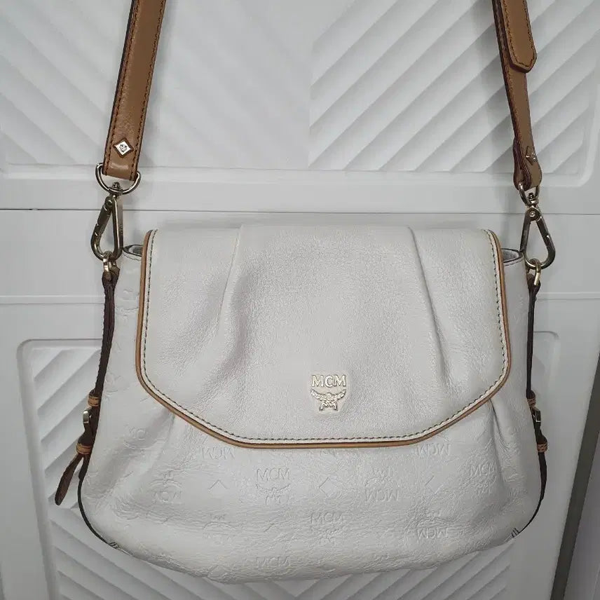 [BUNJANG] MCM White Leather Crossbody Bag with Tote Strap / mcm