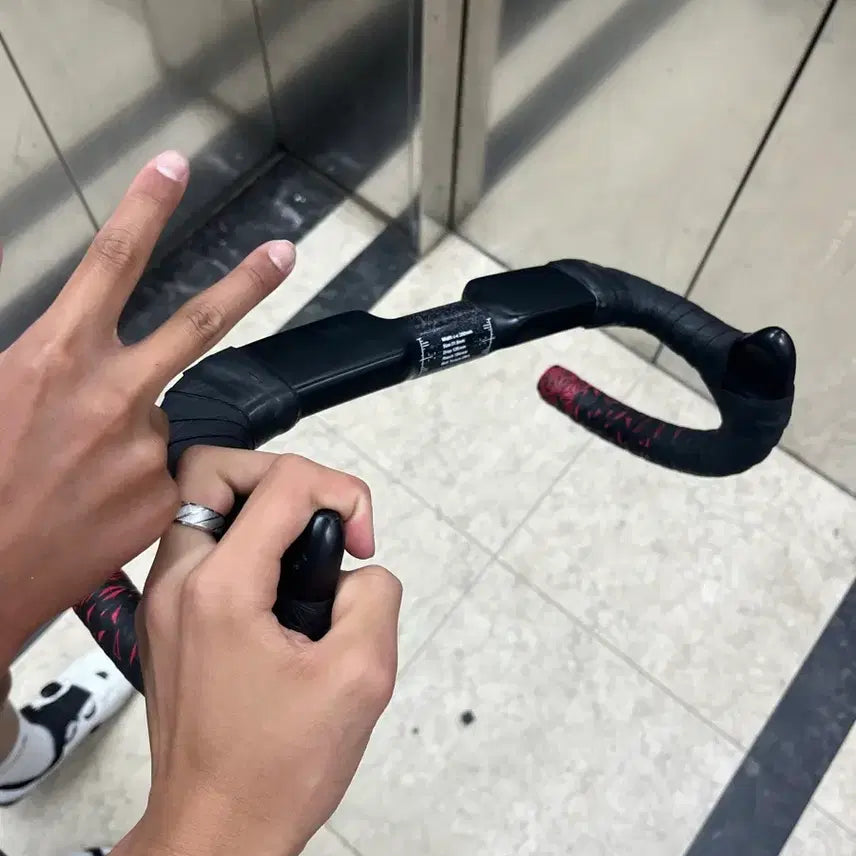 [BUNJANG] 35 Size Carbon Bicycle Handlebar (Slight Scratch on Horns) / 무하자급 알리번치바