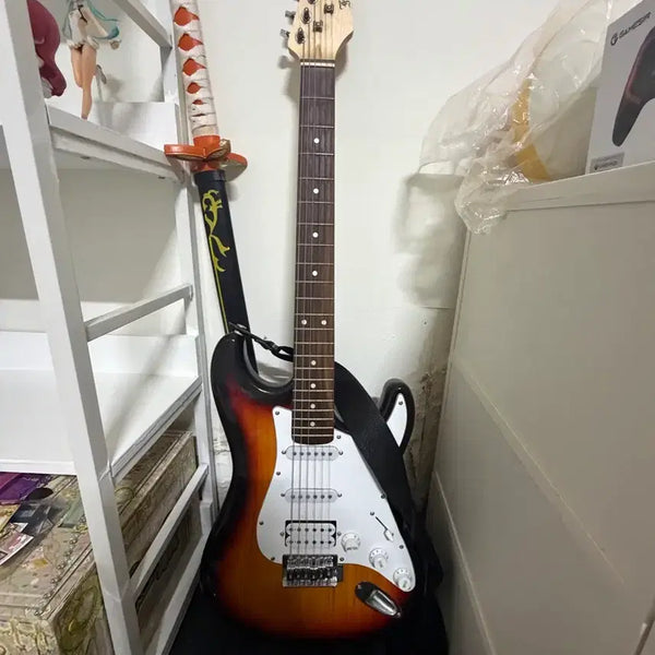 [BUNJANG] Fenix Electric Guitar with Amplifier / 일렉기타 fenix 앰프포함 대전