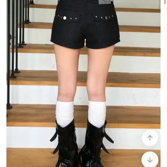 [BUNJANG] Pointed Shorts - New / 포인트 숏팬츠 새상품