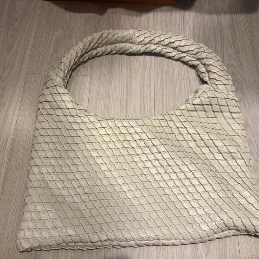 [BUNJANG] Kwani Textured Hobo Shoulder Bag White / kwani 텍스쳐 호보백 숄더백 화이트
