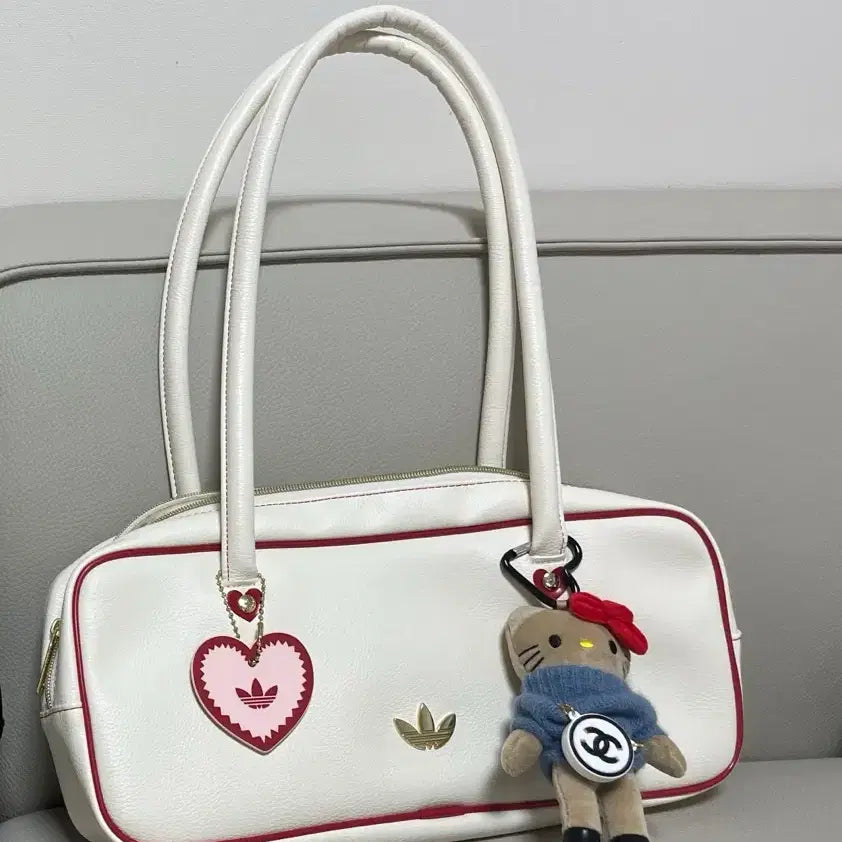 [BUNJANG] Adidas Shoulder Bag with Heart Charm / 아디다스 숄더백.최종가격