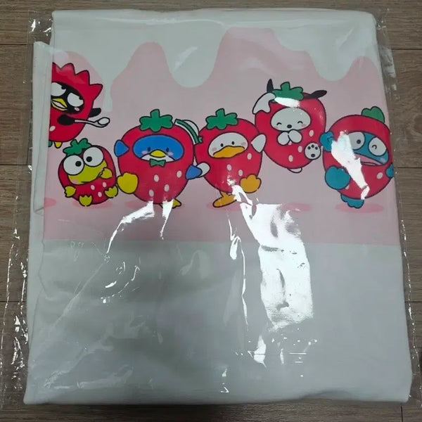 [BUNJANG] Sanrio Happy Danbuy Strawberry Short Sleeve T-Shirt / 산리오 해피단부이 반팔티 딸기