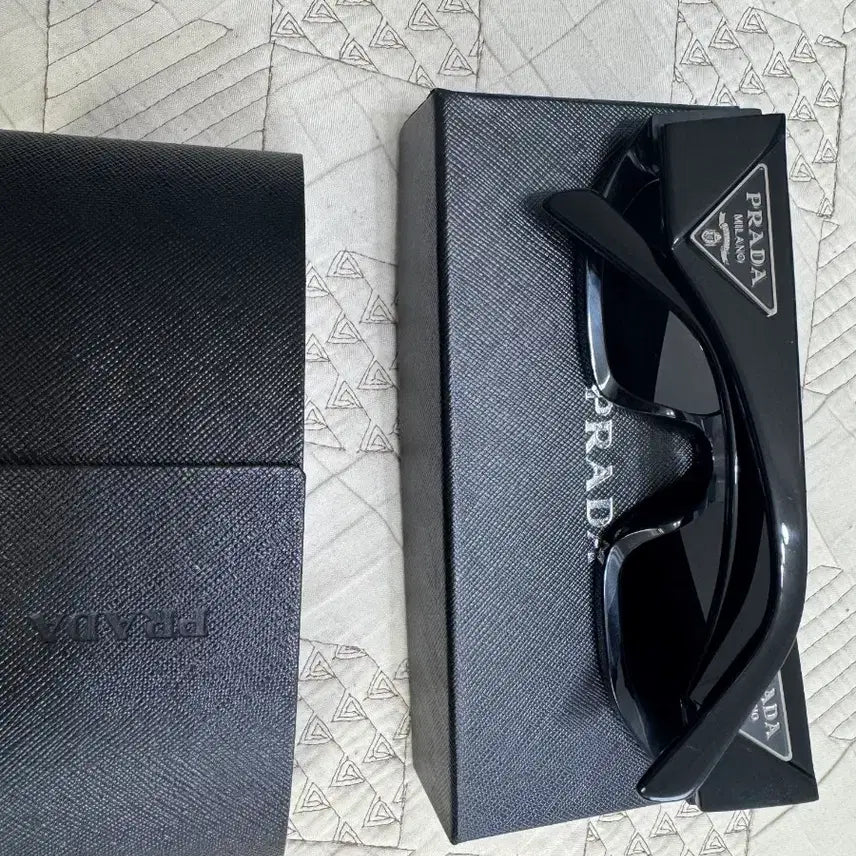 [BUNJANG] Prada Black Sunglasses / 프라다 블랙 선글라스