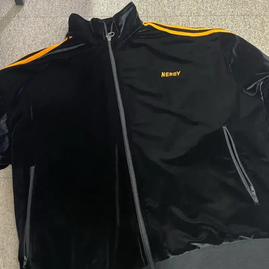 [BUNJANG] NERDY Velvet Track Jacket Black M / 널디 벨벳 트랙 자켓 블랙 M