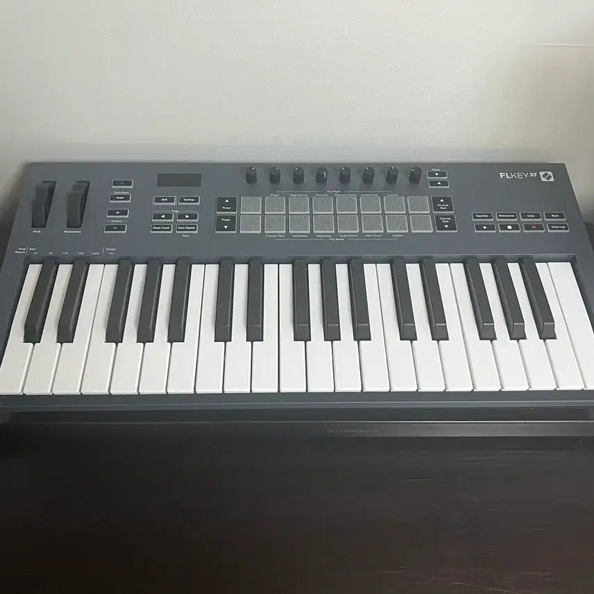 [BUNJANG] Novation FLkey 37 MIDI Keyboard Controller / Novation FLkey 37 판매