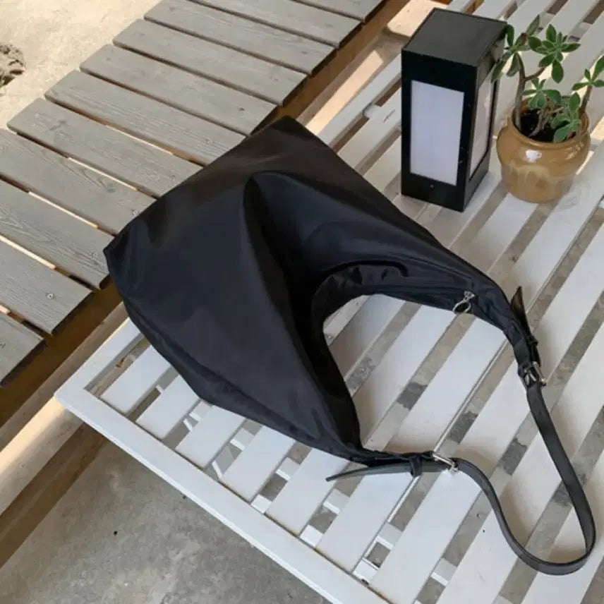 [BUNJANG] Nylon Shoulder Bag Hobo Bag / 나일론 숄더백 호보백