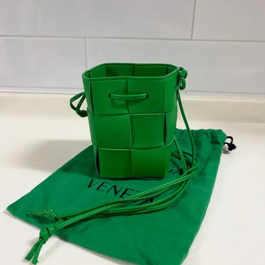 [BUNJANG] Bottega Veneta Cassette Bucket Bag Mini Green / [정품] 보테가베네타 카세트 버킷백 미니 그린