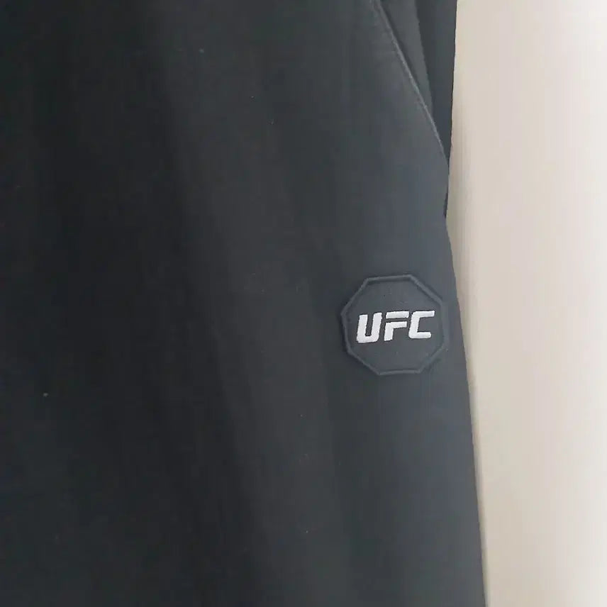 [BUNJANG] UFC Logo Black Training Pants - Demon Slayer Limited Edition / UFC 로고 블랙 트레이닝 바지 (귀멸의칼날 한정판 모델)