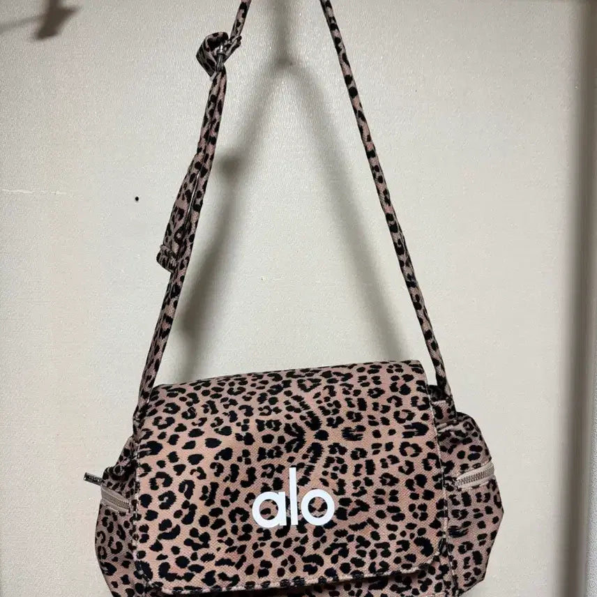 [BUNJANG] ALO Leopard Pattern Hip Pack / 알로 레오파드 패턴 힙색